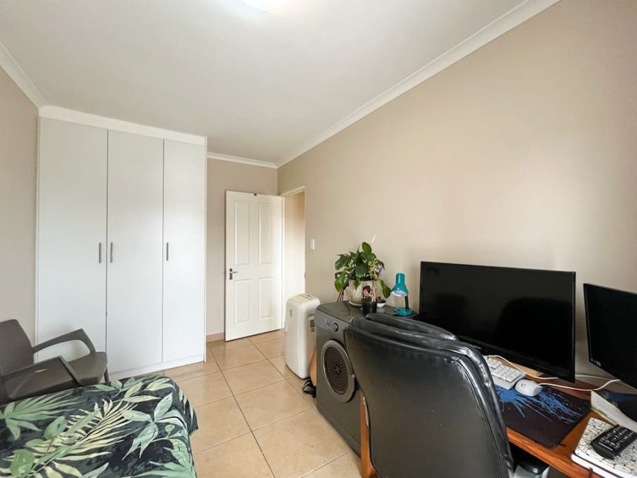 To Let 2 Bedroom Property for Rent in Burgundy Estate Western Cape